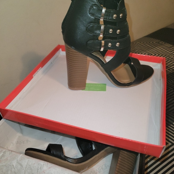 Adriana, New York Heeled Sandals - Women's - Picture 2 of 4